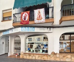 Akira Shop outside